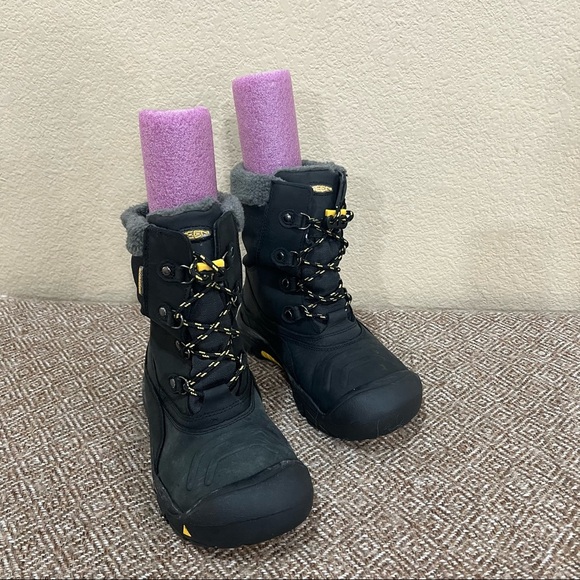 Keen Boots Big Boys Youth 5 Black Basin Waterproof Cap Toe Fleece Gorpcore Warm - Picture 1 of 9